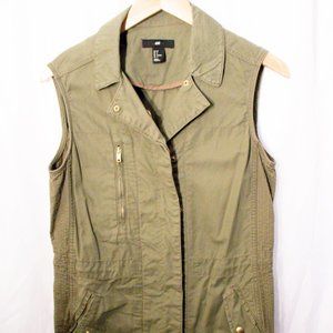 VEST NWOT - Army green, Zipper details